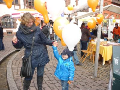 Kinder waren von unseren Luftballons begeistert. - Kinder waren von unseren Luftballons begeistert.